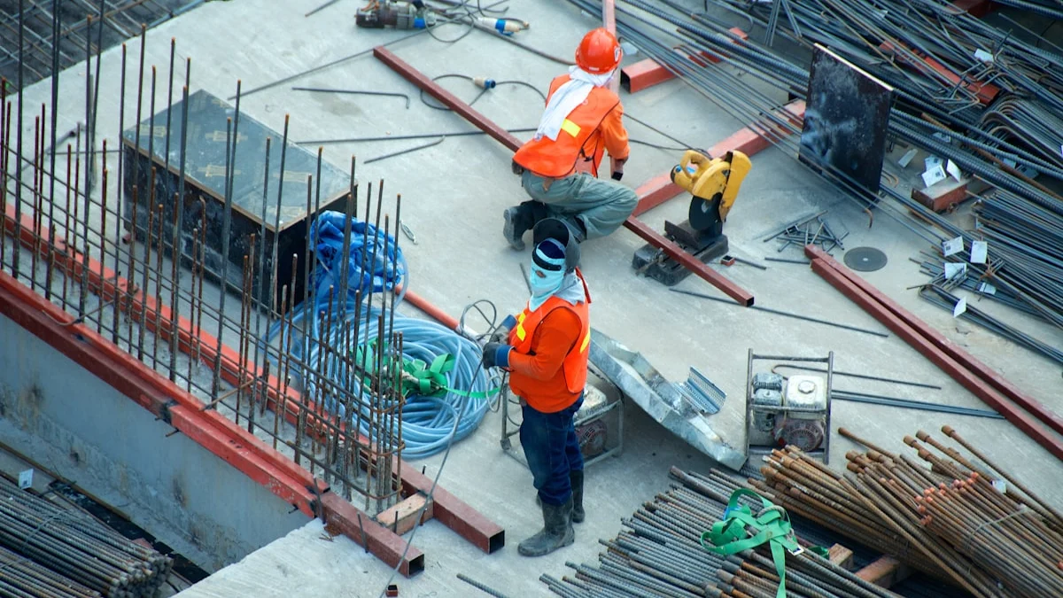 Checklist Perlengkapan Safety Industri: Panduan K3 untuk Konstruksi, Manufaktur, Migas & F&B